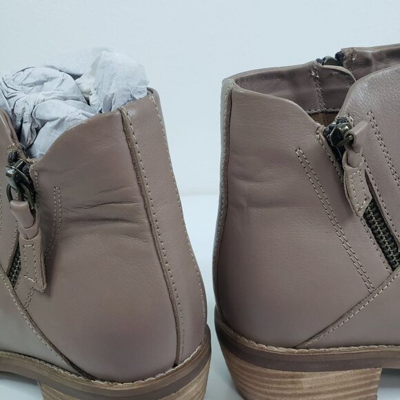 Softwalk Roselle Bootie in Taupe - Size 8 Narrow - Picture 6 of 8